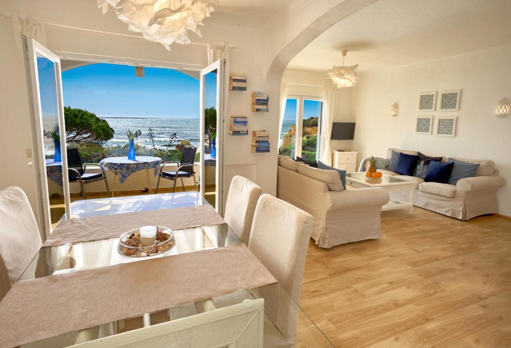 Alporchinhos House | E&M Beach House Aldeamento do Levante II