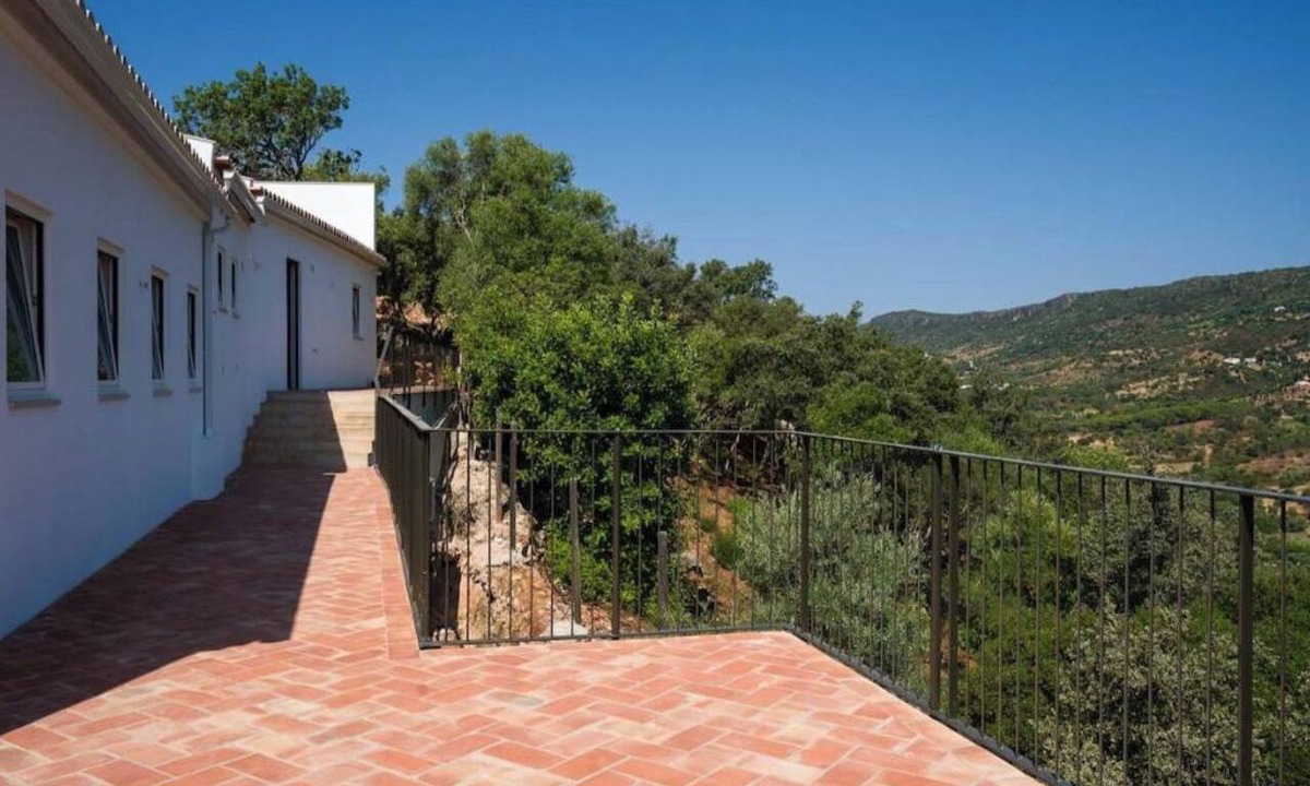 Loule House | Eira House | Spacious wing with a private garden for 12 people