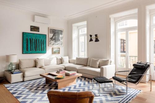 Lisbon Old Town Apartment | Elegant 3BR Lapa Residence