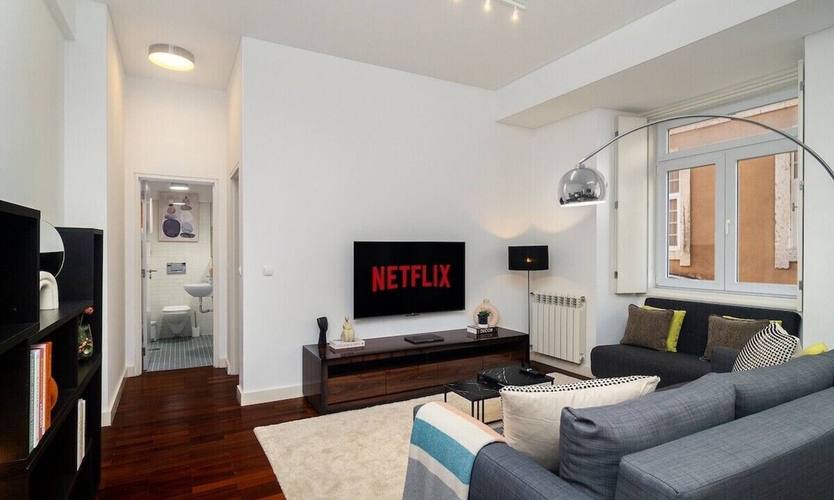 Encarnacao Apartment | Elegant Chiado Retreat: Comfort in Lisbon's Heart