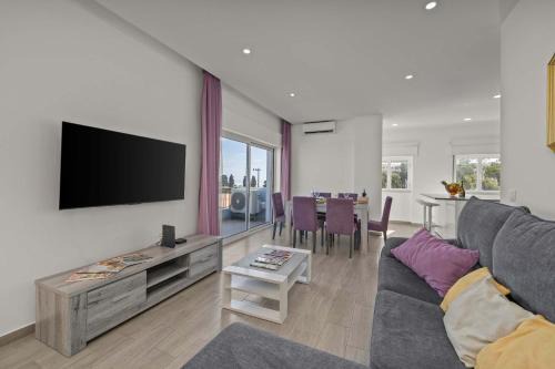 Ameijeira Apartment | Elegant Flat with Balcony in Lagos by HostWise