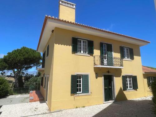 Lourinha Villa | Elegant Villa Mello with Beautiful Outdoor Area