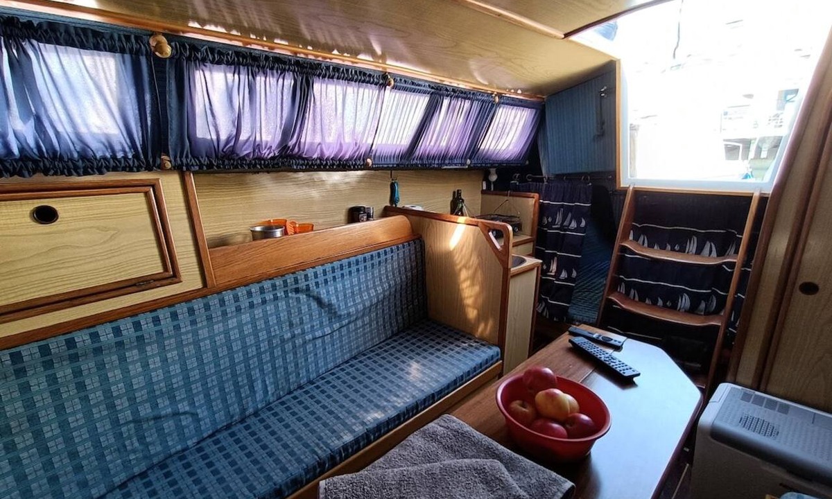 Parque das Nacoes Boat Rental | Enjoyable 1-bedroom boat with two beds in enchanting Lisbon for a relaxing stay