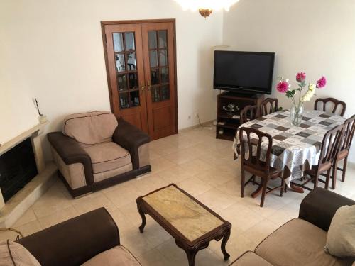 Samouco Apartment | Entire 3 bed rooms Apartment with Private wc !