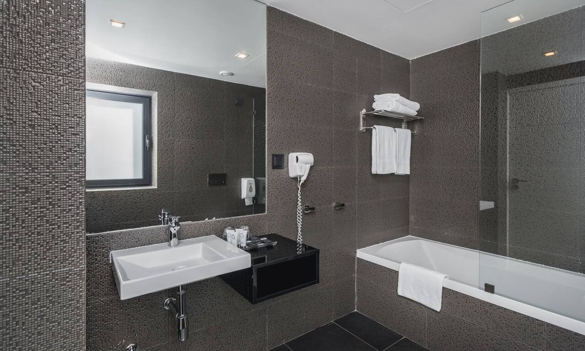 Fatima Hotel | Essence Inn Marianos