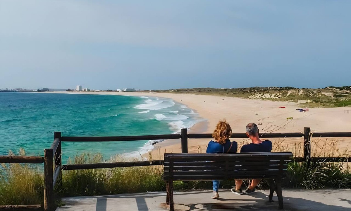 Consolacao Apartment | Estrela Do Mar Apartment with Balcony and Wi-Fi
