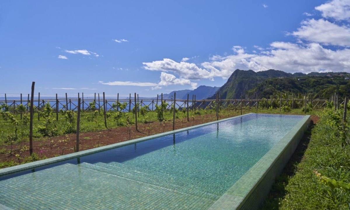 Santana Hotel | Experience Harmony of Sea and Mountains on a Serene Nature Getaway! Breakfast