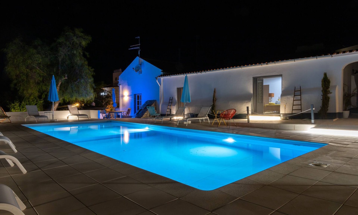 Vimieiro Villa | Extensive Luxury Villa Own Pool 7 Bedrooms + New Hotel pool system 21 guests