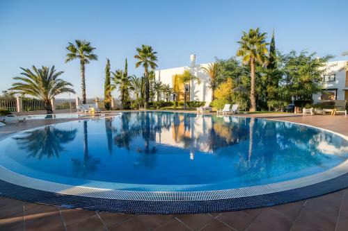 Penina House | Family 3br Townhouse w pool Terrace