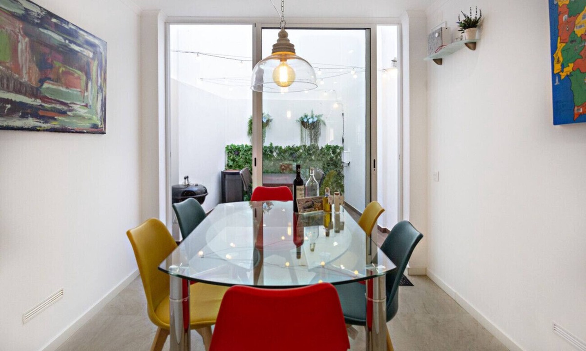 Faro City Centre Ski Chalet | Family home, modern and central!