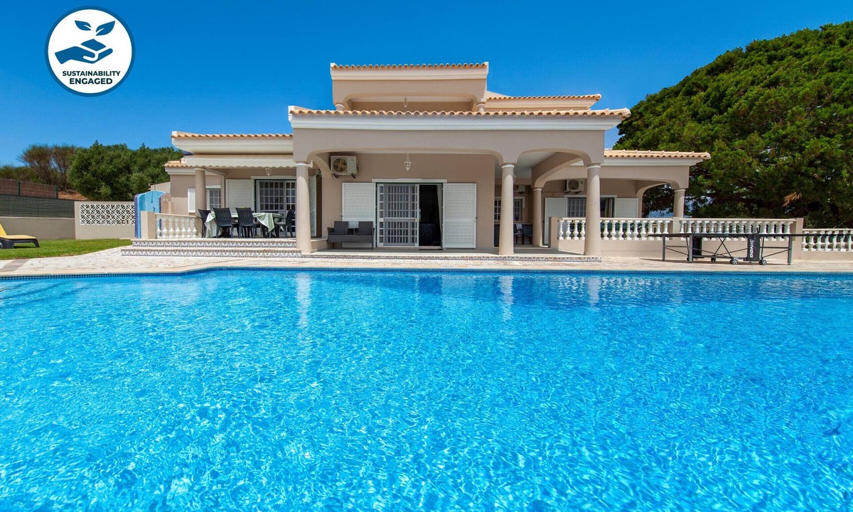 Vale Navio Villa | Family villa with heatable pool and BBQ