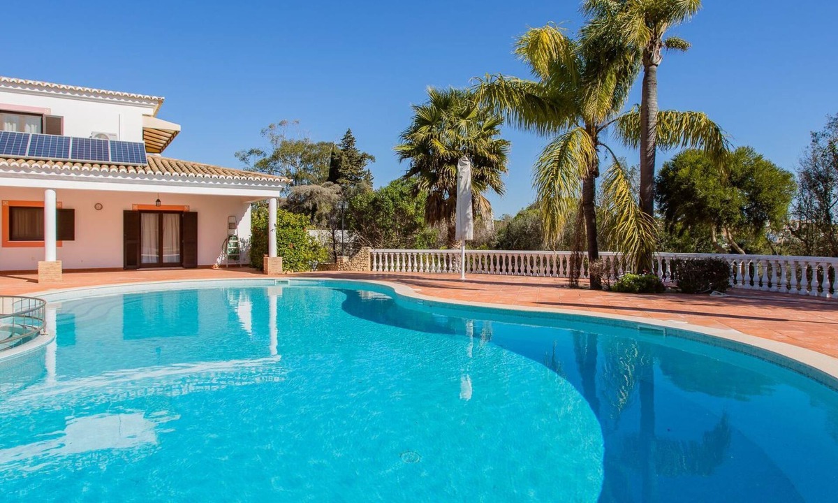 Vale de Centianes House | Ferienvilla "Mouraria" mit Blick auf das Wasser by Interhome