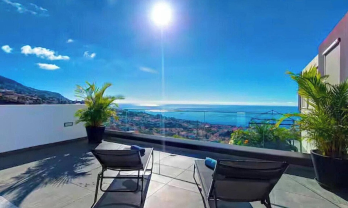 Santa Luzia House | Ferienvilla "Villa Paradise Palms" by Interhome