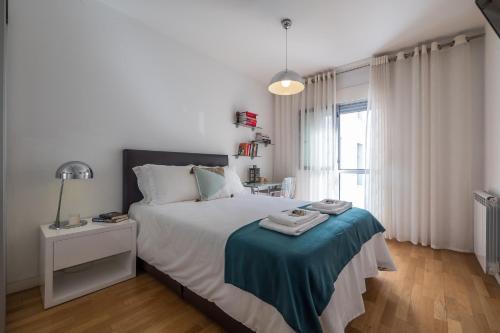 Parque das Nacoes Apartment | Flamingos - Spacious 2 bedroom apt with AC and outdoor area