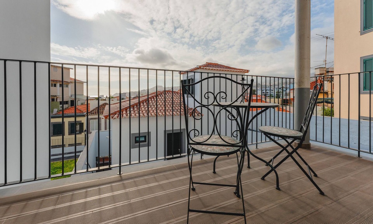 Old Town Apartment | FLH Funchal A Quinta do Conde Balcony Flat VI