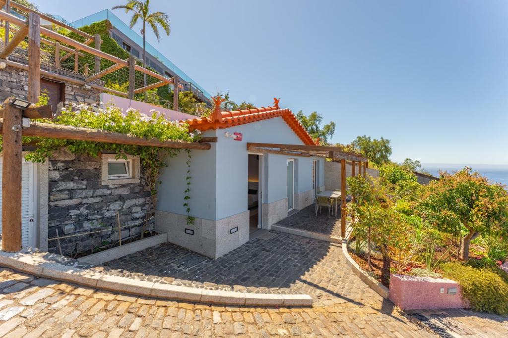 Sao Goncalo Apartment | FLH Funchal Studio Blue View Gardens