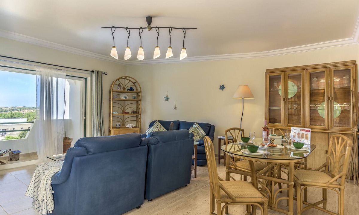 Lagoa e Carvoeiro Apartment | FLH Lagoa Sunny Flat with Balcony