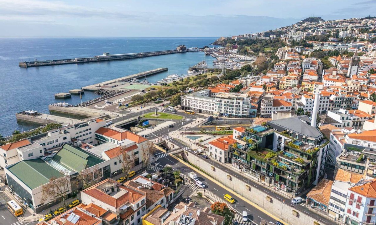 Se Apartment | Funchal City Apartment - Sea View, 3BR with Pool