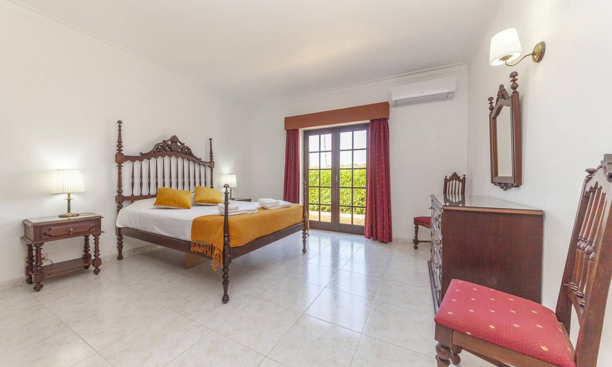 Lagos House | G - Bedroom 2 in Vila Ceu
