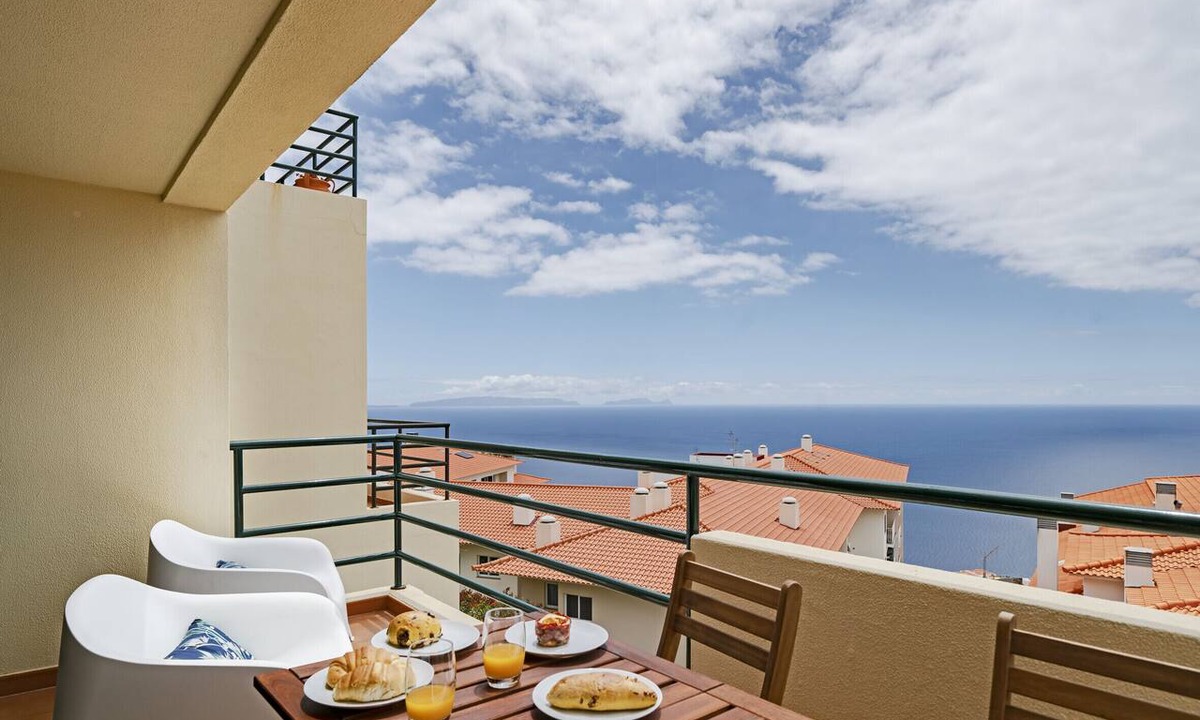 Canico Apartment | Garajau II, with large balcony and sea view.