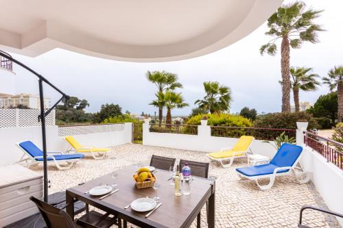 Albardeira Apartment | Great 2 bedroom apartment with communal pool