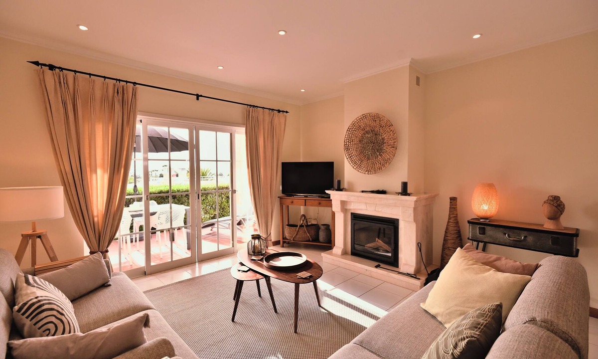 Carvoeiro Condo | Ground floor apartment with a terraced garden near the beach