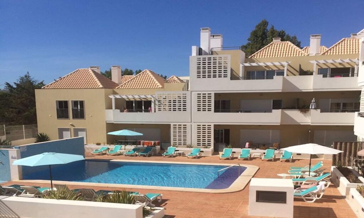 Cabanas Apartment | Ground Floor,South Facing, Central,Pool,Garage,150m to the Sea, Quiet, Air Con.