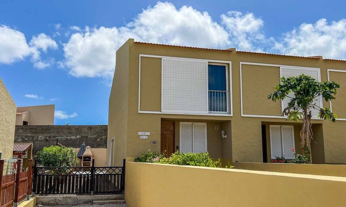 Campo de Baixo Apartment | GuestReady - Windmill House