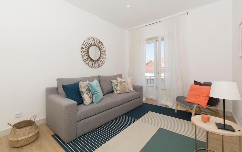 Santa Engracia Apartment | Happy Days