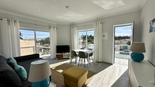 Albufeira Apartment | Hibisco 2 - Shared Pool - 8 Guests - Albufeira