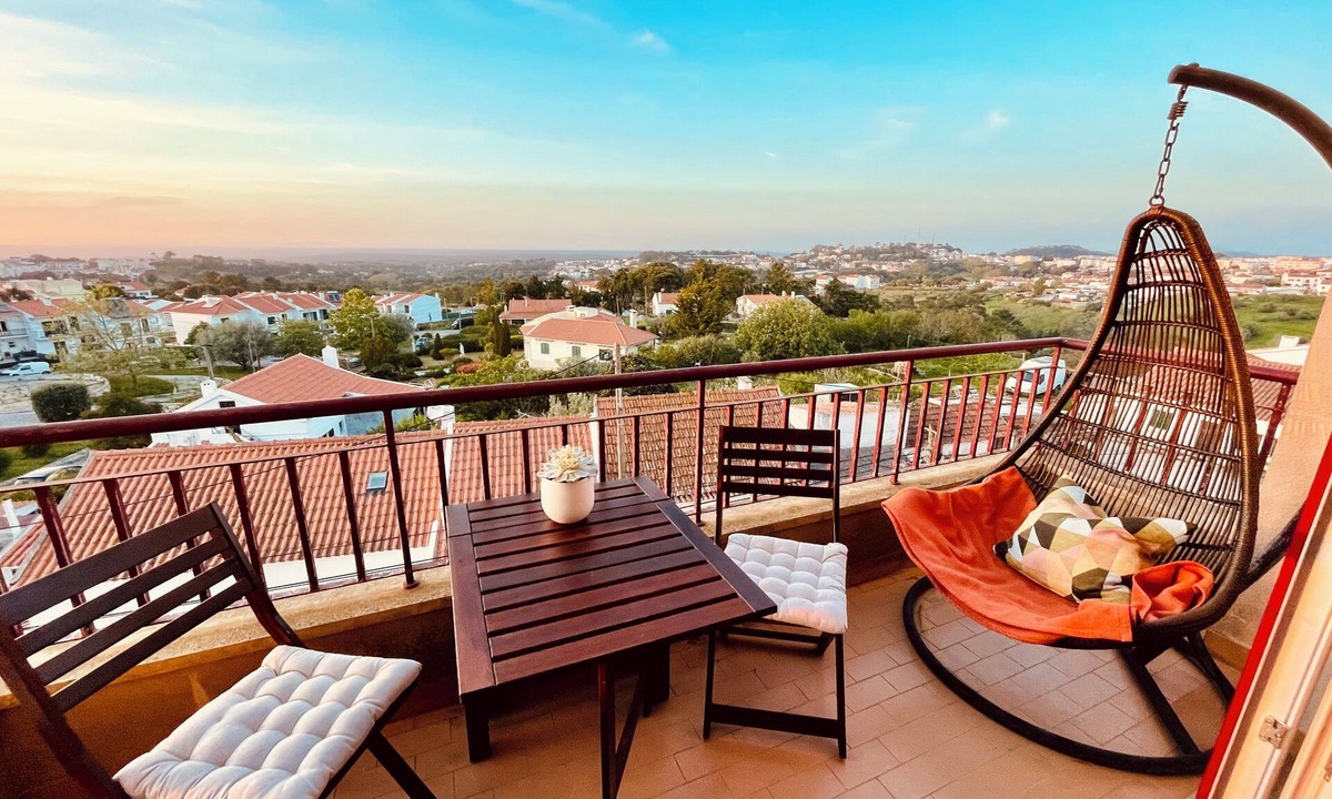 Almoinha Apartment | Holiday apartment or home office with a view of Lisbon & the Atlantic coast.