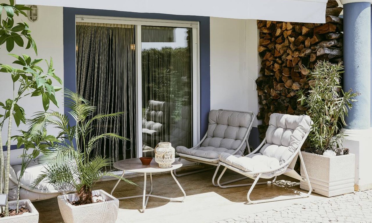 Sagres Apartment | Holiday appartment, work and stay, pool and gym equipment.