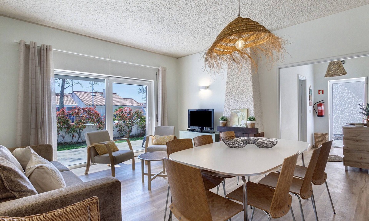 Esposende House | Holiday Home '32 - Villa with Garden 10' with Private Terrace, Private Garden and Wi-Fi