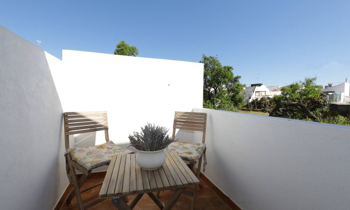 Tavira House | Holiday Home 'Acolhedora Tradicional' with Private Terrace, Wi-Fi and Air Conditioning