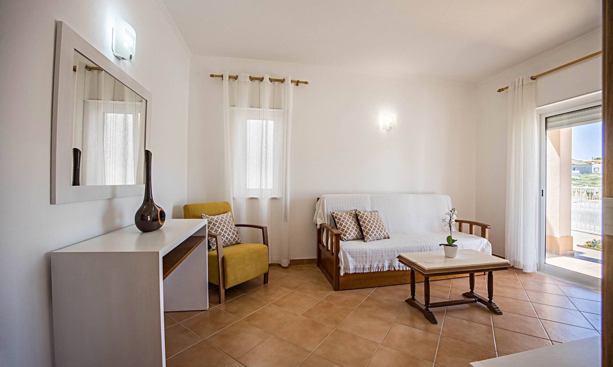Burgau House | Holiday Home Casa Bege T2 with Shared Pool, Shared Garden, Terrace & Wi-Fi