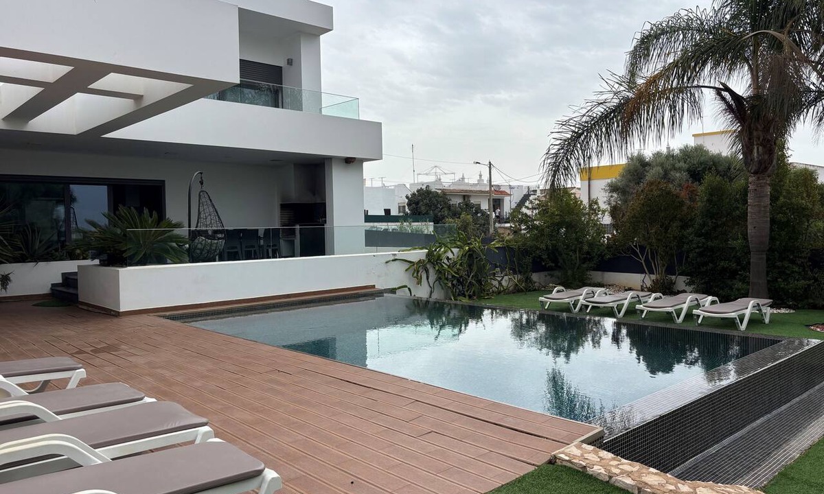 Montes de Alvor House | Holiday Home 'Casa Da Brava' with Private Pool, Wi-Fi and Air Conditioning