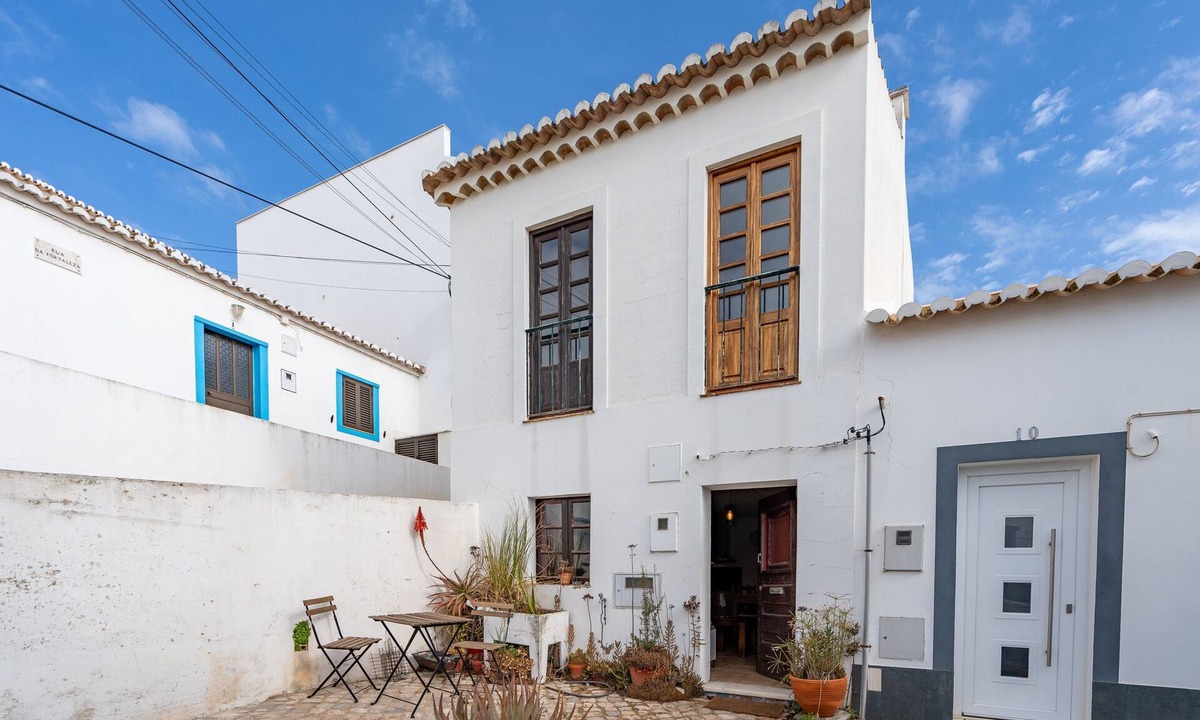 Burgau House | Holiday Home "Casa da Praia 2" with Sea View, Terrace & Wi-Fi