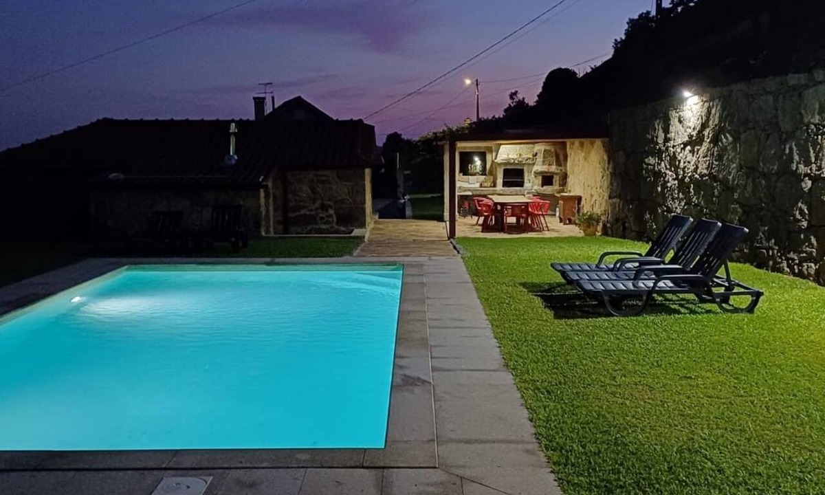 Calheiros House | Holiday Home 'Casa Das Regadas - Ponte De Lima' with Mountain View, Wi-Fi and Air Conditioning