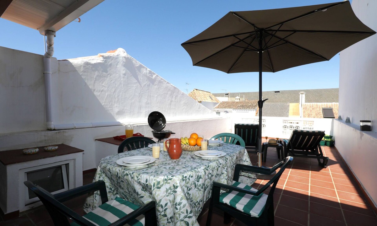 Tavira House | Holiday Home 'Casa Tradicional Algarvia' with Private Terrace, Wi-Fi and Air Conditioning