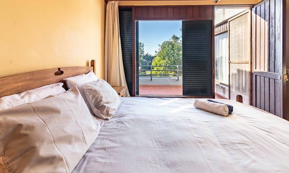 Machico House | Holiday Home "Cayenne" with Sea View, Private Garden, and Wi-Fi