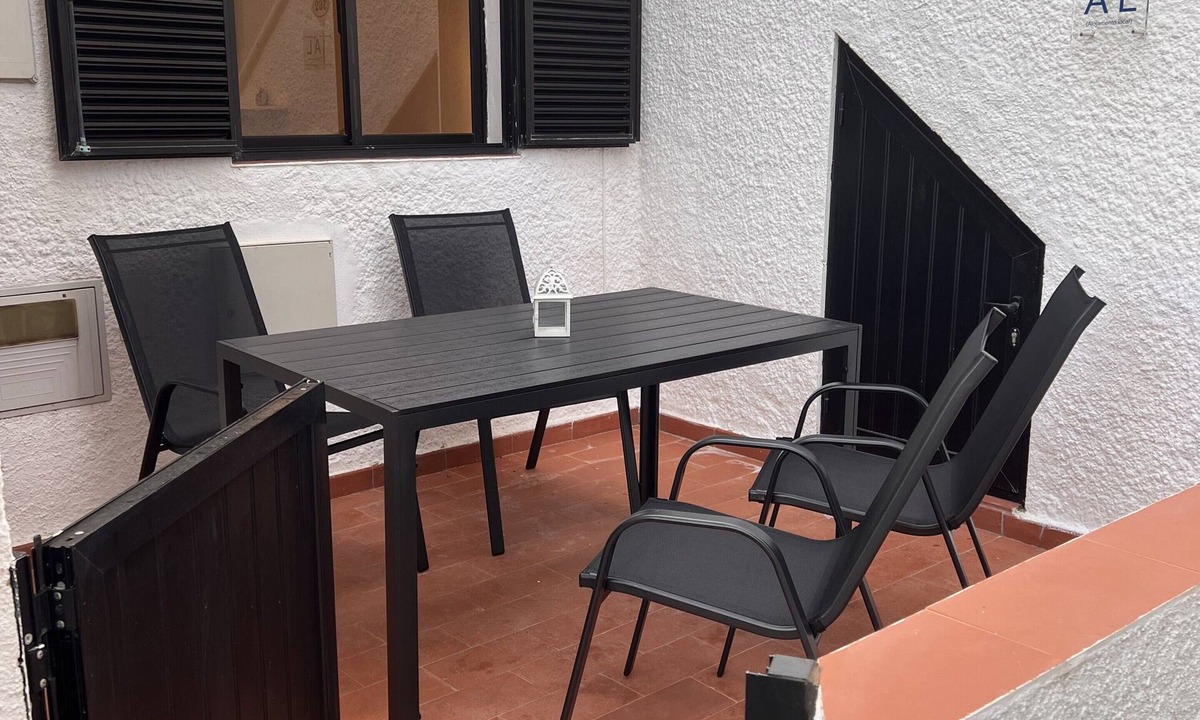 Santa Luzia House | Holiday Home 'Dade' with Shared Pool, Wi-Fi and Air Conditioning
