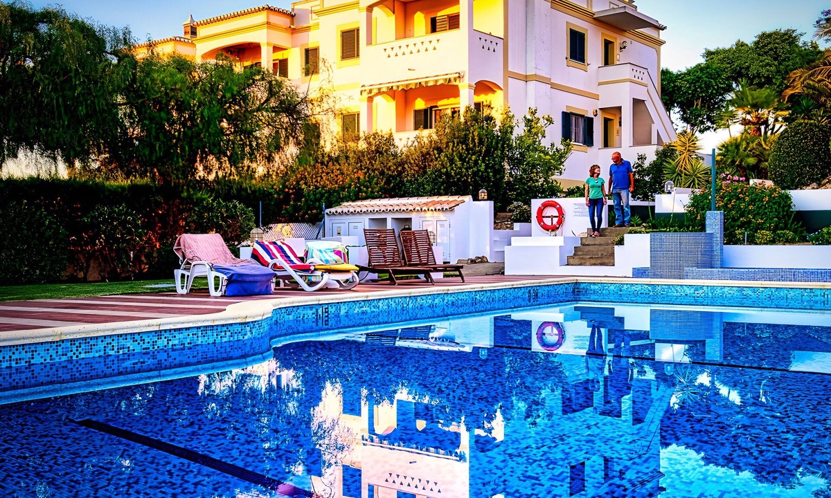 Poco Partido House | Holiday Home 'Jo's Place' with Shared Pool, Private Terrace and Wi-Fi