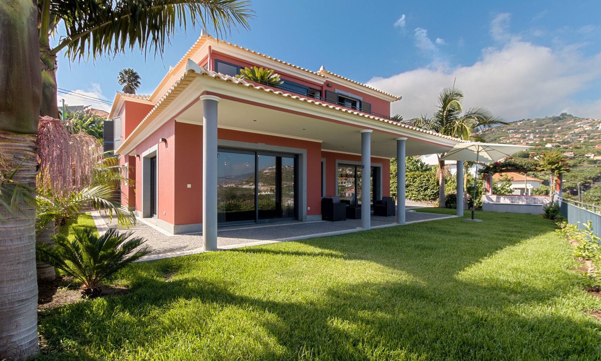 Canhas House | Holiday Home 'Piquinho' with Sea View, Private Terrace and Wi-Fi