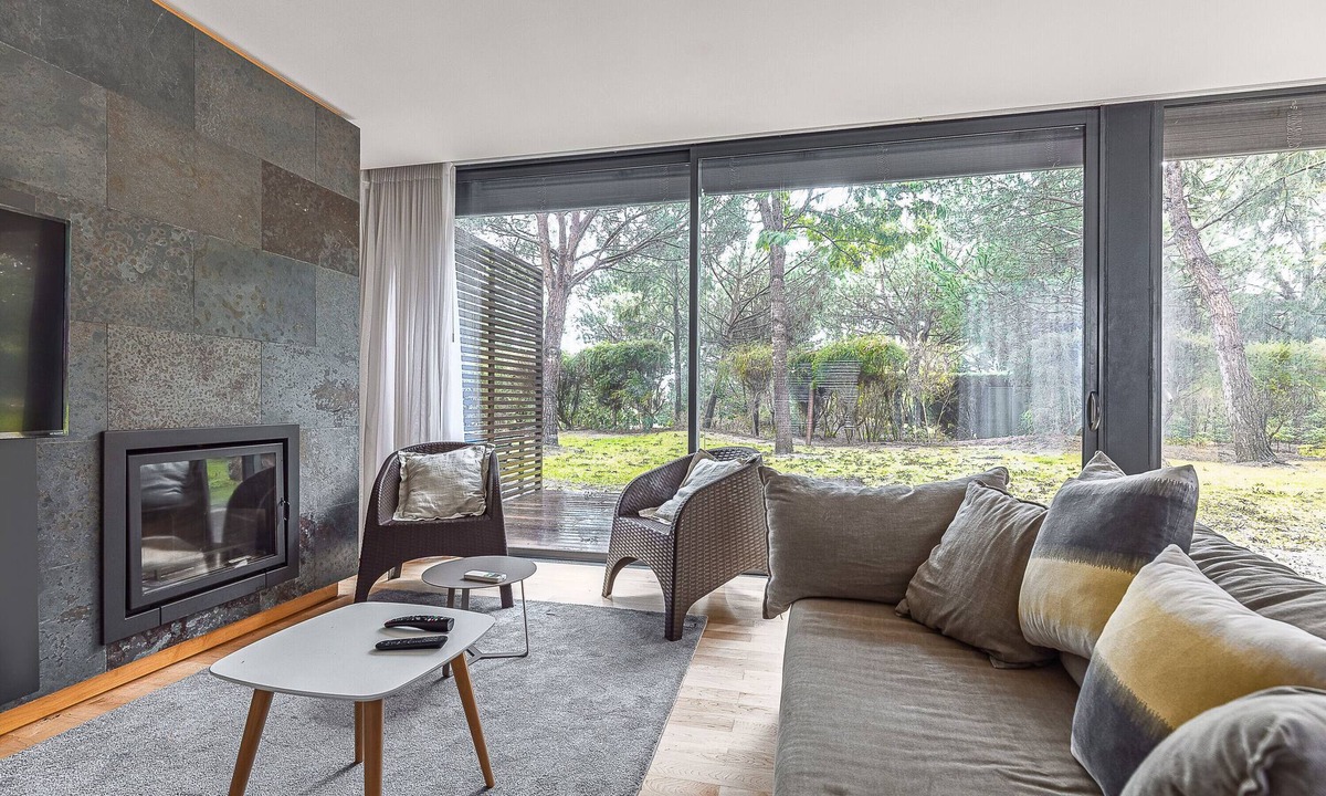 Carvalhal House | Holiday Home 'Summer Villa' with Private Terrace, Wi-Fi and Air Conditioning