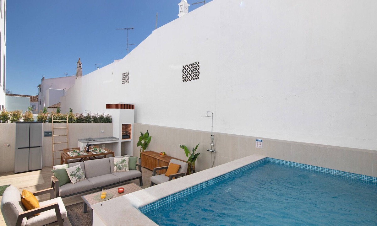 Tavira House | Holiday Home 'The Olive Tree' with Private Pool, Wi-Fi and Air Conditioning