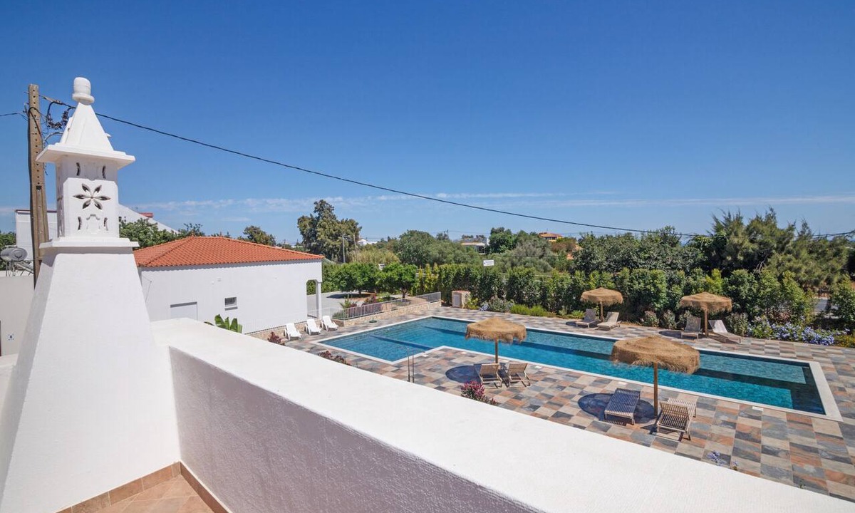 Olhao House | Holiday Home 'Vila Salero 1' with Shared Pool, Wi-Fi and Air Conditioning