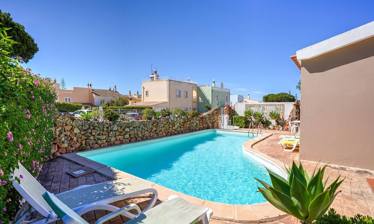 Quarteira House | Holiday Home Vilamoura with Pool near Beach