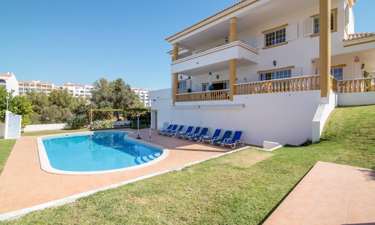 Areias de Sao Joao Villa | Holiday Home "Villa Do Lago" with Sea View, Balcony, Garden & Pool
