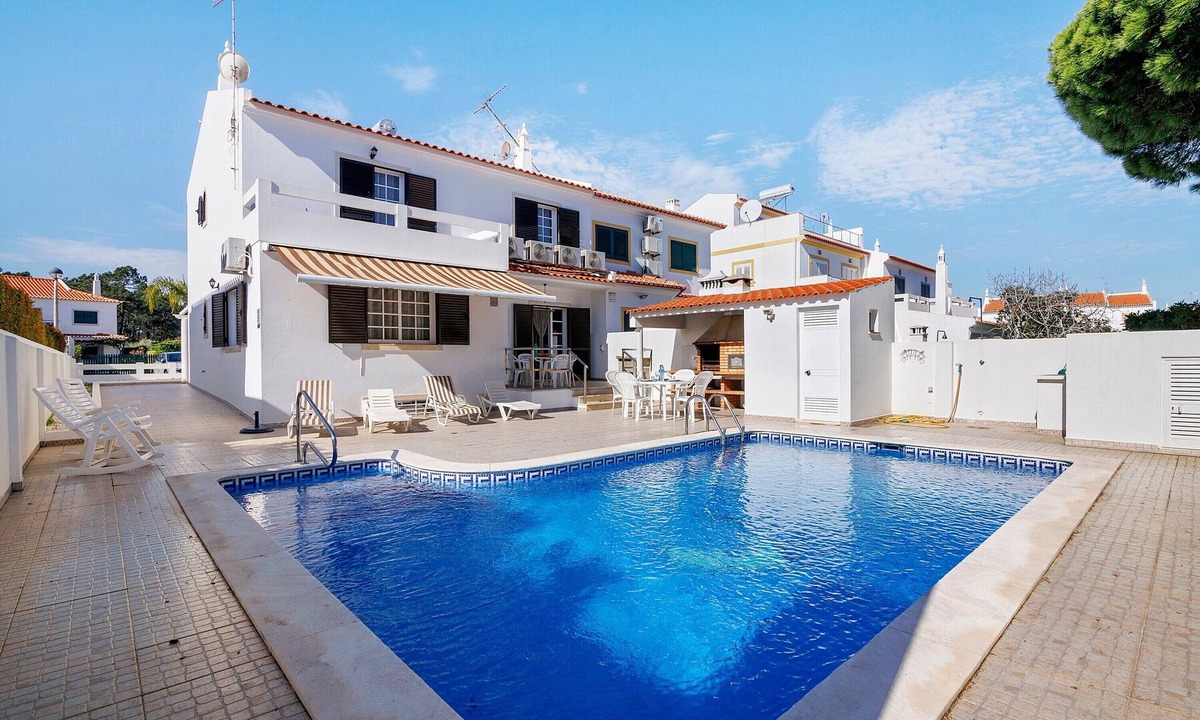Retur House | Holiday Home 'Villa Da Praia' with Private Terrace, Wi-Fi & Air Conditioning