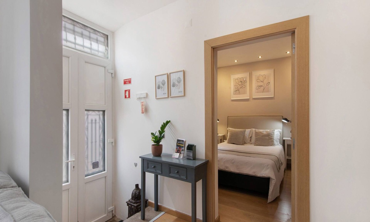 Sao Pedro House | Holiday Home 'Viola' with Wi-Fi and Air Conditioning